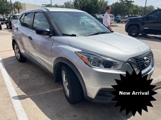 Used 2020 Nissan Kicks S image 1