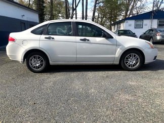 Used 2011 Ford Focus SE image 1