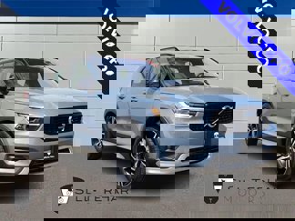 Certified 2021 Volvo XC40 T5 R-Design image 1