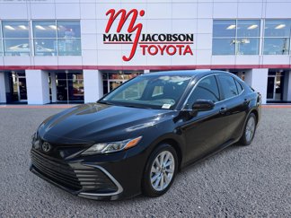 Used 2021 Toyota Camry LE image 1