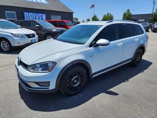 Used 2017 Volkswagen Golf S image 1