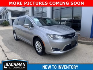 Used 2018 Chrysler Pacifica Touring-L w/ Advanced Safetytec Group image 1