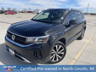 Used 2024 Volkswagen Taos SE image 1