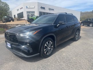 Used 2020 Toyota Highlander XLE image 1