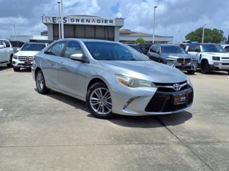 Used 2016 Toyota Camry SE image 1