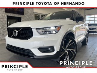 Used 2019 Volvo XC40 T5 R-Design image 1