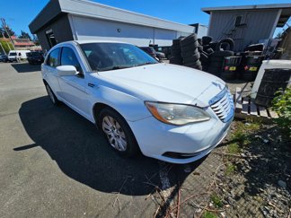 Used 2014 Chrysler 200 LX image 1