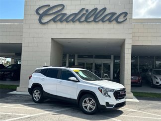 Used 2022 GMC Terrain SLE w/ Driver Convenience Package image 1