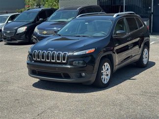Used 2017 Jeep Cherokee Latitude image 1