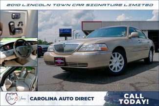 Used 2010 Lincoln Town Car Signature Limited image 1