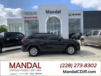 Used 2019 Toyota RAV4 LE image 1