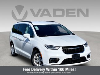 Used 2022 Chrysler Pacifica Touring-L image 1