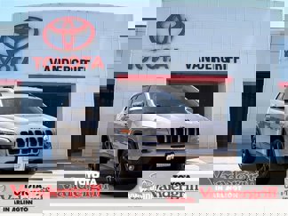 Used 2018 Jeep Cherokee Latitude w/ Altitude Package image 1