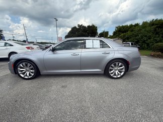 Used 2017 Chrysler 300 Limited image 1