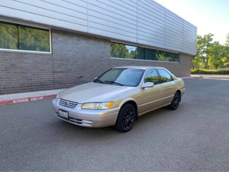 Used 1998 Toyota Camry LE image 1