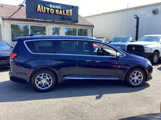 Used 2017 Chrysler Pacifica Limited image 1