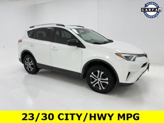 Used 2018 Toyota RAV4 LE video 1