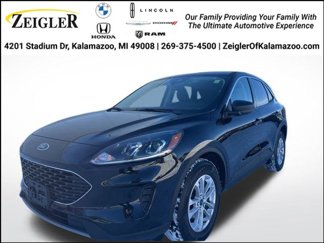 Used 2022 Ford Escape SE w/ Cold Weather Package image 1