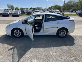 Used 2017 Toyota Prius Four image 1