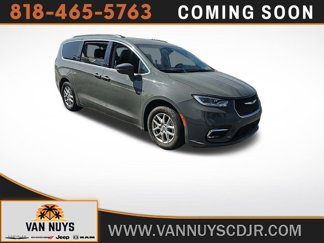 Used 2022 Chrysler Pacifica Touring-L image 1