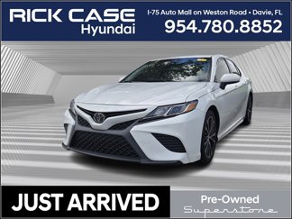 Used 2018 Toyota Camry SE image 1