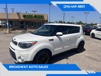Used 2017 Kia Soul + image 1