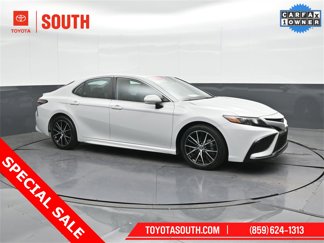 Used 2023 Toyota Camry SE image 1