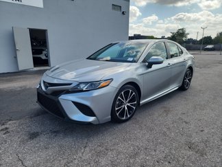 Used 2020 Toyota Camry image 1