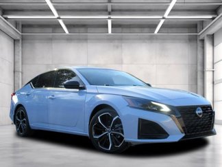 Used 2023 Nissan Altima 2.5 SR w/ SR Premium Package image 1