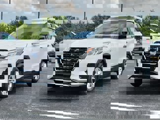 New 2025 Nissan Kicks Play S image 1