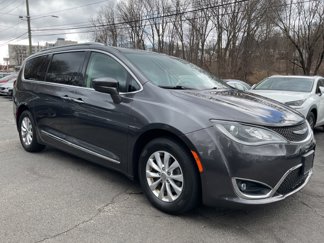 Used 2018 Chrysler Pacifica Touring-L image 1