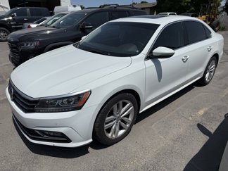 Used 2018 Volkswagen Passat 2.0T SE image 1