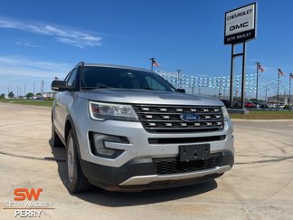 Used 2017 Ford Explorer XLT w/ Equipment Group 202A image 1