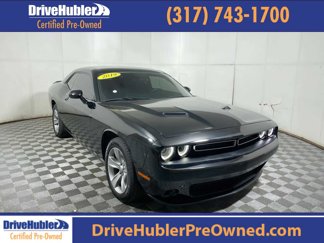 Used 2019 Dodge Challenger SXT image 1