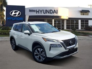 Used 2023 Nissan Rogue SV image 1