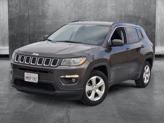 Used 2019 Jeep Compass Latitude image 1