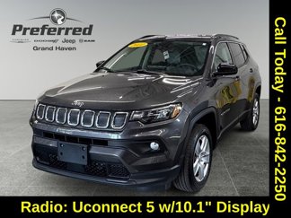 Used 2022 Jeep Compass Latitude image 1