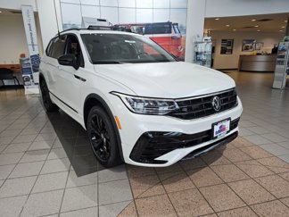 New 2025 Volkswagen Atlas Peak Edition SE image 1