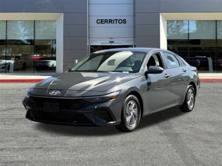 Used 2025 Hyundai Elantra SE w/ Cargo Package image 1