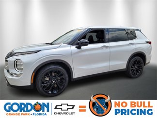 Used 2022 Mitsubishi Outlander SE image 1