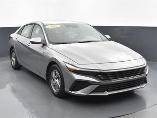 Certified 2025 Hyundai Elantra SE image 1