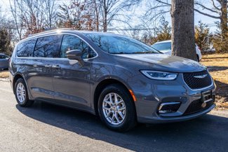 Used 2022 Chrysler Pacifica Touring-L image 1