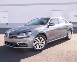 Used 2018 Volkswagen Passat 2.0T SE image 1