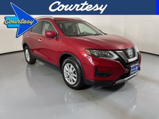 Used 2017 Nissan Rogue SV image 1