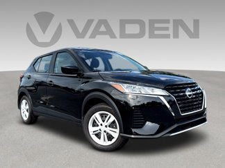 Used 2024 Nissan Kicks S image 1