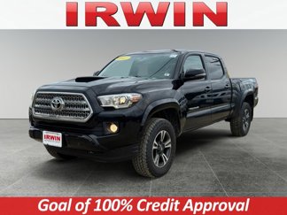 Used 2017 Toyota Tacoma TRD Sport image 1