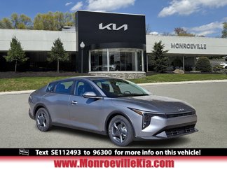New 2025 Kia K4 LXS image 1