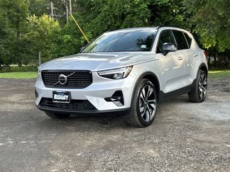 Certified 2023 Volvo XC40 B5 Plus image 1