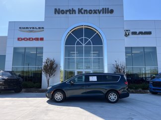 Used 2023 Chrysler Pacifica Touring-L image 1