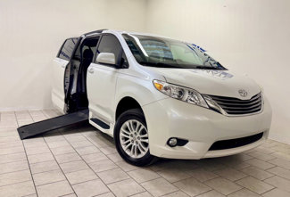 Used 2015 Toyota Sienna XLE image 1
